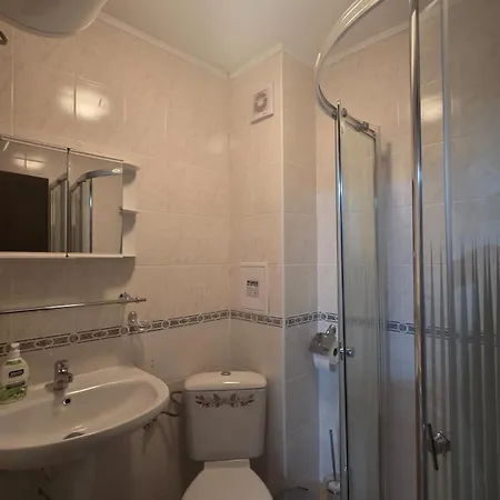 בית אירוח маунтин лодж פמפורובו